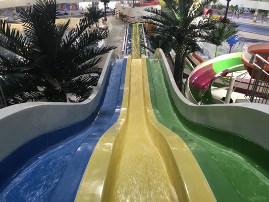 As corrediças de água de alta velocidade do material da fibra de vidro para a água exterior gigante do recurso de feriado estacionam