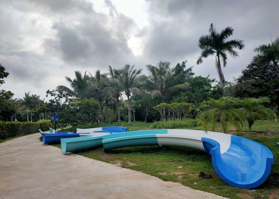 Tobogã Espiral Personalizado Multifaixas para Parques Aquáticos - Fabricante Auditado pela SGS