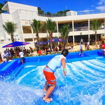 A máquina surfando personalizada da onda do cavaleiro do fluxo caçoa passeios do divertimento para o parque da água
