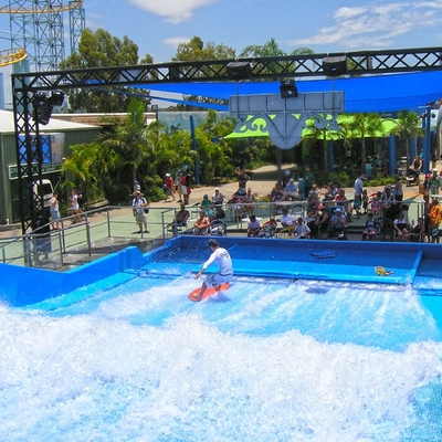 Duas atrações novas da água do passeio da água de Flowrider dos surfistas para aliviado