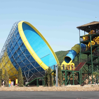 Montada adulta das pessoas da corrediça de água 4 do equipamento do parque da água grande