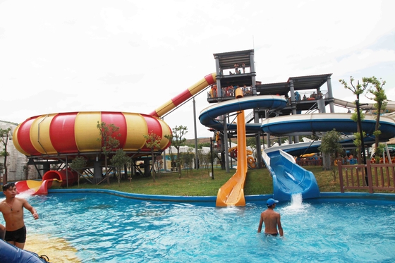 Molhe corrediças de água da piscina da fibra de vidro do parque para o parque de diversões
