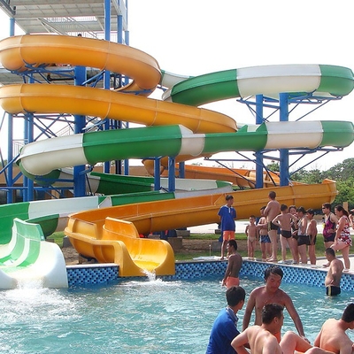 Corrediça de água plástica da jangada longa para as crianças e o adulto, corrediça de água espiral para o parque da água