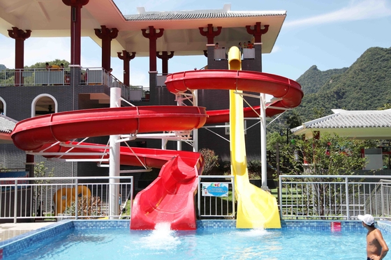 Corrediças de água grandes visuais fortes engraçadas para o parque exterior grande da água da espiral do recurso