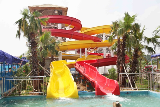 Corrediças de água feitas sob encomenda para o parque exterior grande da água da espiral do recurso, ISO-9001