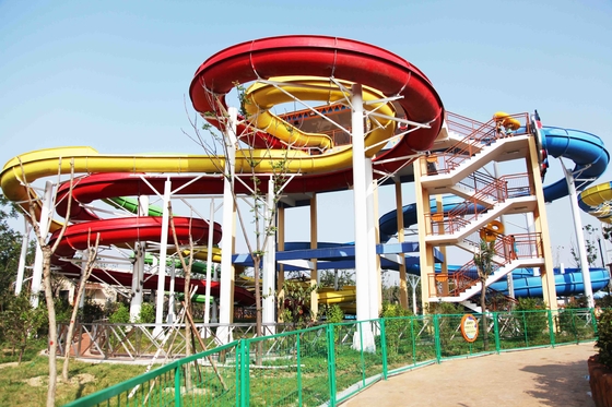 Corrediças de água de excitação do equipamento/fibra de vidro de Waterpark com o parafuso 304 de aço inoxidável