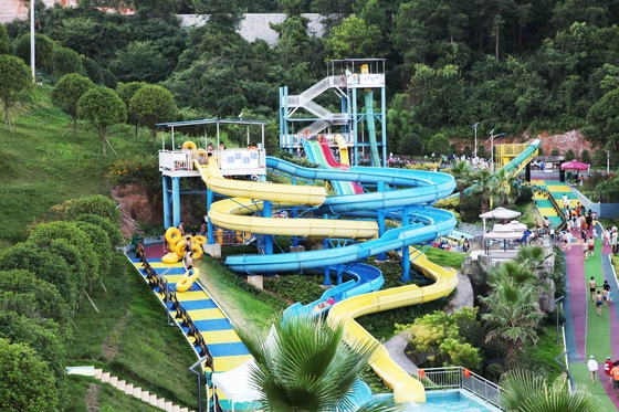 Corrediças de água grandes visuais fortes engraçadas para o parque exterior grande da água da espiral do recurso
