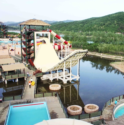 Corrediça de água gigante do balanço da fibra de vidro do equipamento do parque do Aqua para o divertimento interativo dobro da água