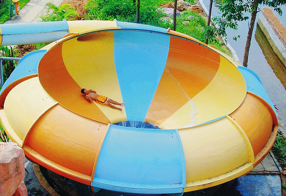 Corrediças de água feitas sob encomenda longas adultas, capacidade das corrediças de água 180riders/H da bacia do espaço