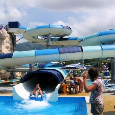Corrediças de água galvanizadas da fibra de vidro do tubo do aço carbono para o parque da água do divertimento
