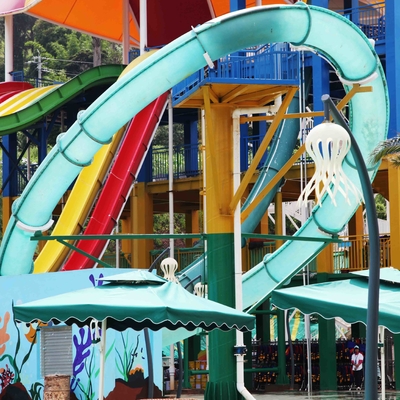 Corrediças de água enormes da fibra de vidro do laço do Aqua para o adulto, tipo fixo corrediça para o parque de diversões