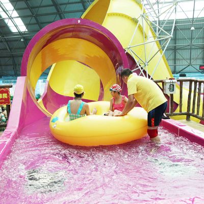 Waterslide das crianças acima da corrediça de água da associação da terra para o jogo interativo da água da família