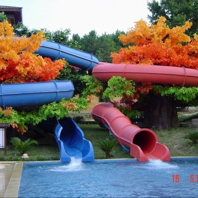 A fibra de vidro feita sob encomenda da combinação caçoa corrediças de água para o parque da água do tema