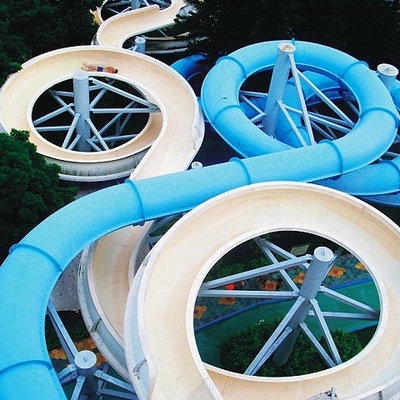 A corrediça espiral de Waterpark, parque da água de FRP desliza/corrediça água de Cuustomized para o parque gigante do Aqua