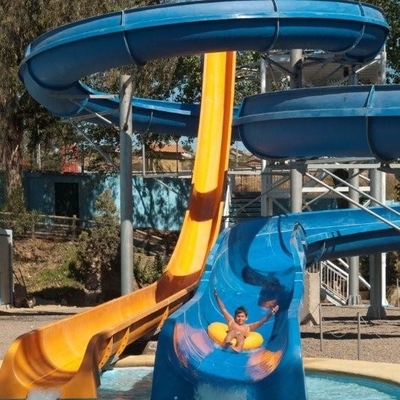 Corrediça da velocidade da fibra de vidro, corrediça da jangada do parque da água, equipamento feito sob encomenda das corrediças de água