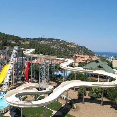 Corrediças de água feitas sob encomenda de FRP, corrediça da família da fibra de vidro de 6 povos, equipamento do parque do Aqua