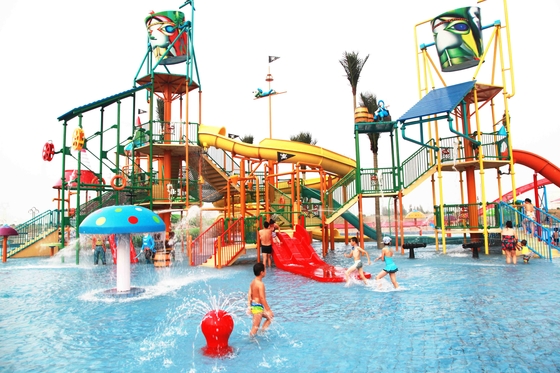 Campo de jogos durável do Aqua com corrediças de Waterpark e a cubeta de água engraçada