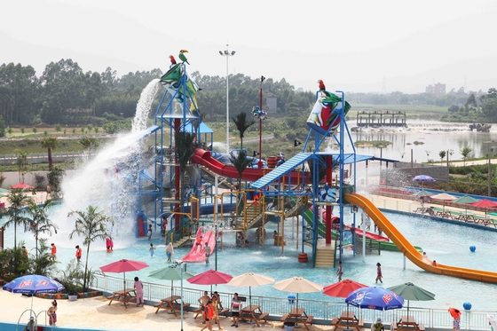 Campo de jogos durável do Aqua com corrediças de Waterpark e a cubeta de água engraçada