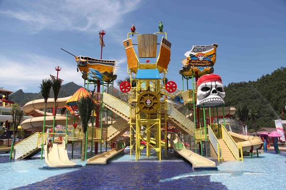 Combinação engraçada das corrediças de água do divertimento do campo de jogos do Aqua com a corrediça de água a mais grande para a família
