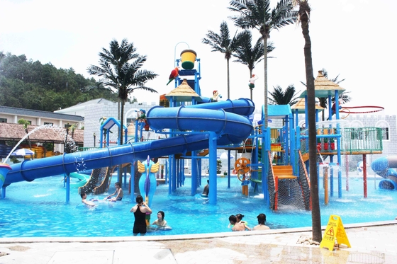 O grande equipamento do campo de jogos do aqua no waterpark projeta-se, jogos do parque do aqua