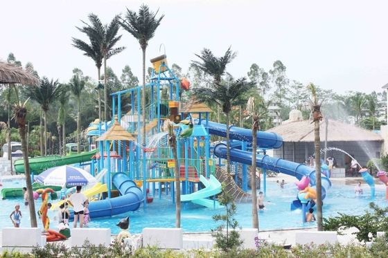 O grande equipamento do campo de jogos do aqua no waterpark projeta-se, jogos do parque do aqua