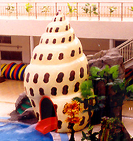 A associação de água colorida comercial desliza/a piscina dos recursos do parque água da família para crianças