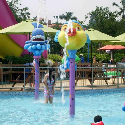 O equipamento colorido da fibra de vidro do parque do pulverizador da carpa para crianças/crianças molha o campo de jogos
