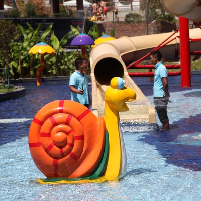 Equipamento do parque do pulverizador do jogo da água da fibra de vidro com o animal dos desenhos animados dado forma