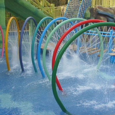 Corrediça de água da fibra de vidro do arco do arco-íris do pulverizador de água da criança para o parque de diversões