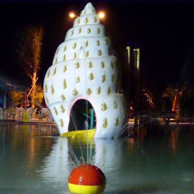 A associação de água colorida comercial desliza/a piscina dos recursos do parque água da família para crianças