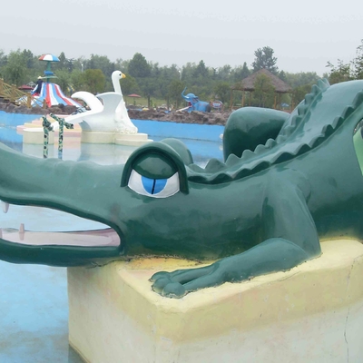 A associação de água pequena da fibra de vidro desliza para crianças, corrediça do crocodilo do equipamento do parque da água