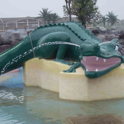 A associação de água pequena da fibra de vidro desliza para crianças, corrediça do crocodilo do equipamento do parque da água