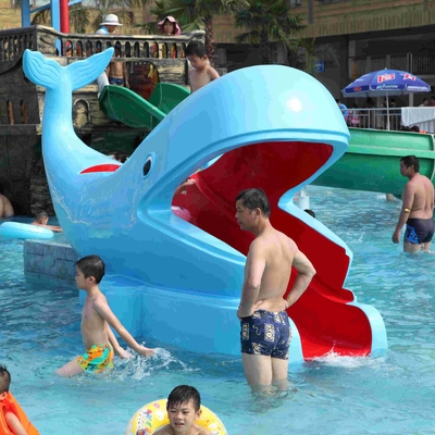 A jangada pequena industrial do divertimento monta, corrediça da associação da fibra de vidro para o parque da água das crianças