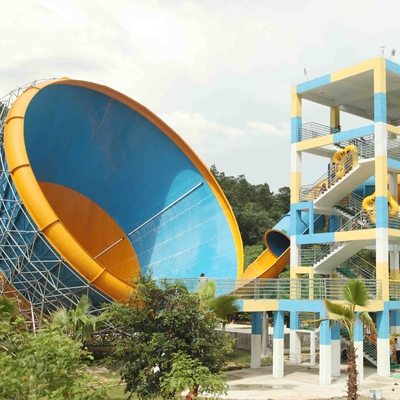 A associação de água da fibra de vidro do furacão desliza para o esporte de água adulto do parque do aqua