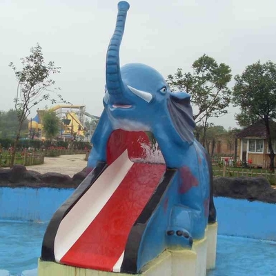 A associação de água dada forma desenhos animados da fibra de vidro desliza para o mini parque da água das crianças