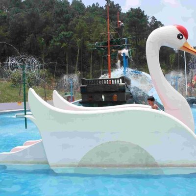 A corrediça branca interna ou exterior da associação da fibra de vidro da cisne, parque de diversões da água caçoa a corrediça de água