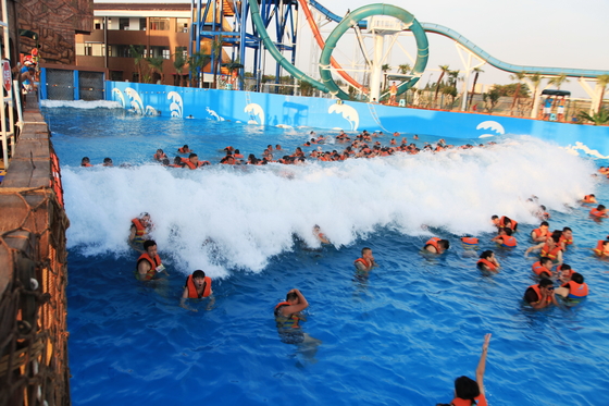 Waterfun Big Surfing Tsunami Ocean Water Wave Pool With Waves Park Vacuum 3 Meters High