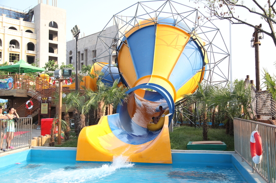 Parque comercial interno/exterior das corrediças de água da fibra de vidro do passeio médio da água do furacão