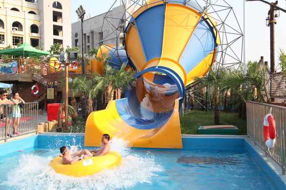 Parque comercial interno/exterior das corrediças de água da fibra de vidro do passeio médio da água do furacão