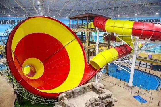 Fibra de vidro Super Tornado Water Slide HT-31 com 14,6m de altura de plataforma e 720 pilotos / hora de capacidade