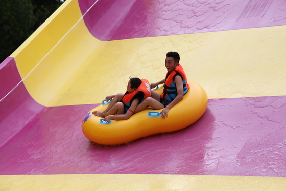 Corrediça feita sob encomenda exterior do Aqua do Bumerangue do parque de diversões das corrediças de água para 2 pessoas