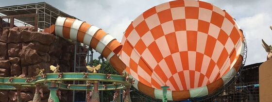 Deslizante de água gigante para parque aquático. Fabricante de deslizantes de fibra de vidro Tornado desde 1994. Deslizante de balsa personalizado para 4 pessoas (HT-31).