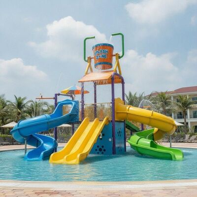 Fibra de vidro Jardim aquático infantil com 3 escorregadeiras, plataforma e balde de inclinação para crianças Recreação aquática