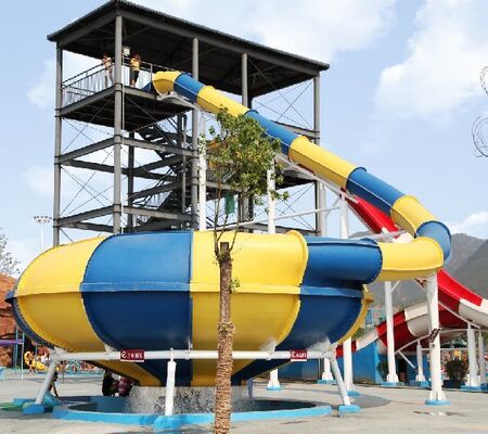 Space Bowl Water Slide com 10,65 m de altura de plataforma, capacidade para 180 pessoas e estrutura de aço galvanizado a quente