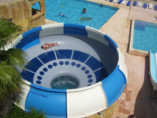 Space Bowl Water Slide com 10,65 m de altura de plataforma, capacidade para 180 pessoas e estrutura de aço galvanizado a quente
