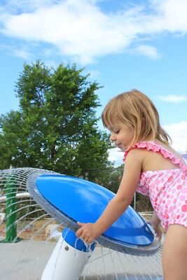 Equipamento de brinquedo aquático infantil com estrutura de aço galvanizado a quente, fluxo de fibra de vidro resistente à corrosão e design de segurança em águas rasas