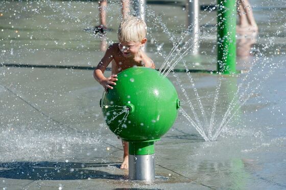 Equipamento de brinquedo aquático infantil com estrutura de aço galvanizado a quente, fluxo de fibra de vidro resistente à corrosão e design de segurança em águas rasas