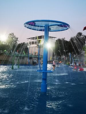 Equipamento de brinquedo aquático infantil com estrutura de aço galvanizado a quente, fluxo de fibra de vidro resistente à corrosão e design de segurança em águas rasas