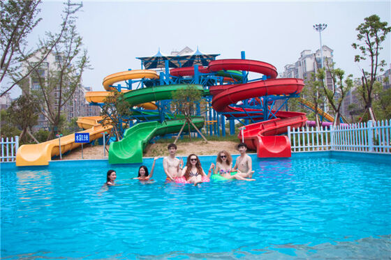 Tobogã Espiral Personalizado Multifaixas para Parques Aquáticos - Fabricante Auditado pela SGS
