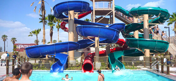 Tobogã Espiral Personalizado Multifaixas para Parques Aquáticos - Fabricante Auditado pela SGS